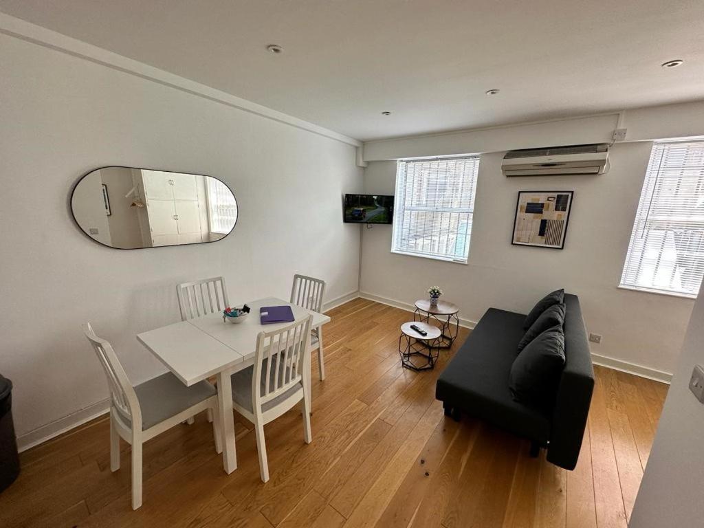 2B Soho Studios By Indigo Flats Sleeps 4 London Exteriör bild